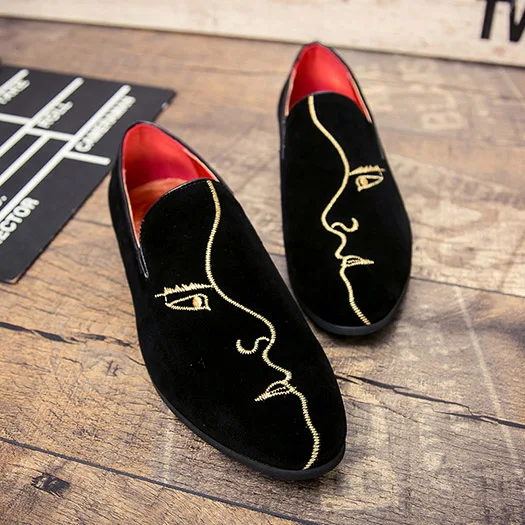 Вышитые Мокасины; повседневные черные бархатные мужские слипоны с цветочной вышивкой; недорогие резиновые туфли с острым носком; большие размеры - Цвет: black 1