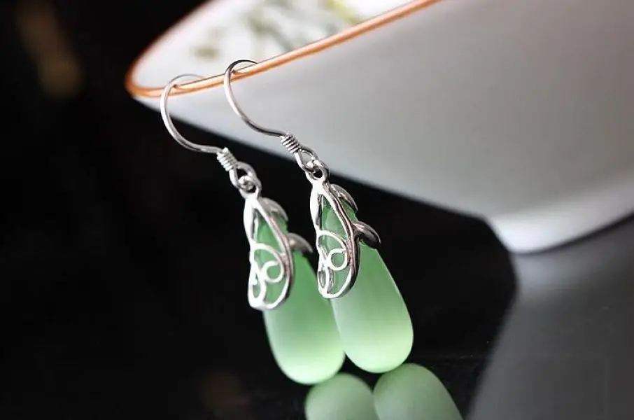 

Classic green stone earrings A pair in 925 sterling silver women's jewelry free shipping