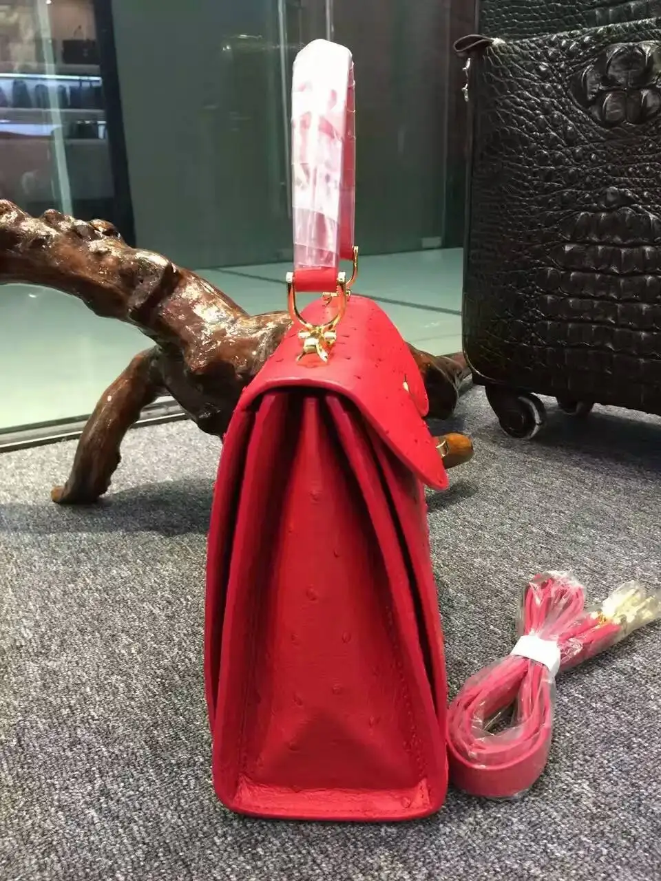 Рисунок 4 - Женская сумка-тоут из 100% натуральной кожи страуса