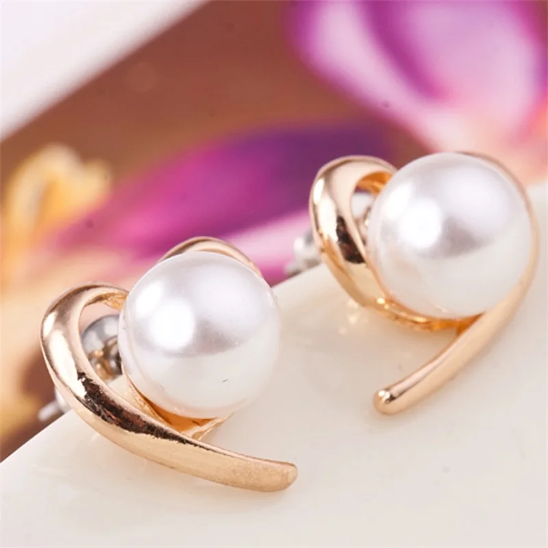 

Jewelry New Design Gold Color Pearl Stud Earrings for Women Fashion Earrings Accessories Wholesale