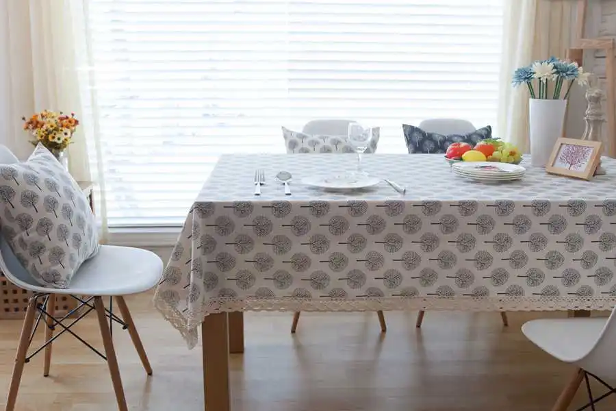 Lace Edge Tablecloth 4