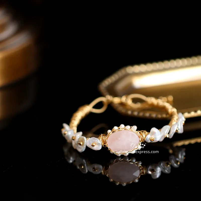 

DAIMI Shell Flower Gentle And Sweet Natural Pearl Bangle Wrist Handmade Rose Quartz Bracelet Bangles Designer Jewelry For Women