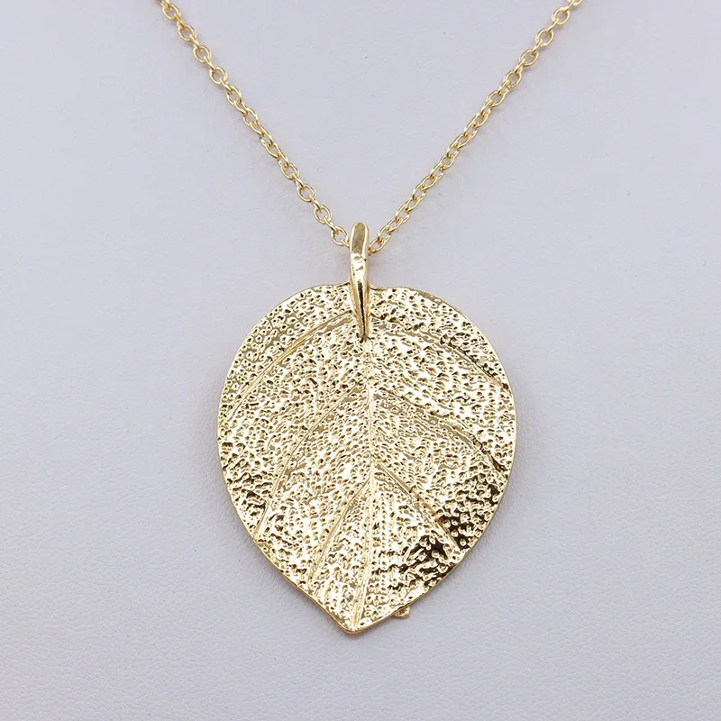 

Noble Retro Leaf Necklace Long Chain Necklace Women Women's Pendant Jewelry Gifts