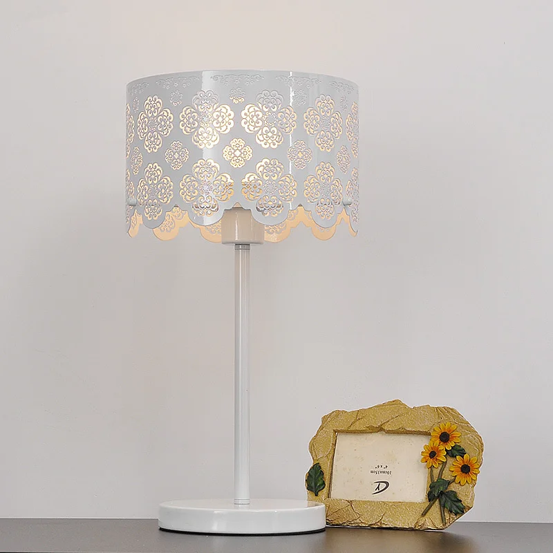 

Super Romantic Eyecare LED Light Nordic Rural Style Decoration Table Lamp   Modern Bedroom Bedside Lamp Through-Carved Desk Lamp