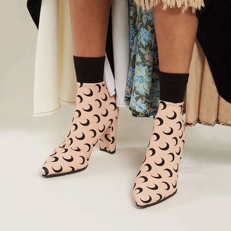 

Eunice Choo Crescent Prints Pointed Toe Stretch Boots Slip On Chunky Heels Slim Mid Calf Sock Boots Luxury Runway Ladies Shoes