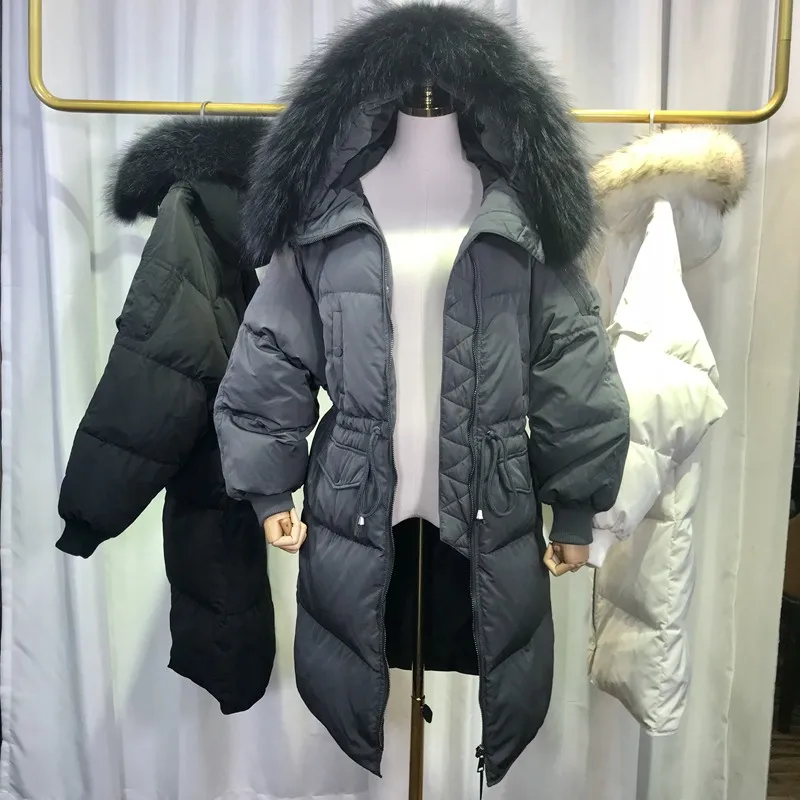 Grey TopFurMall) Европейской зимы Для женщин парки вниз пальто мех енота капюшоном Леди Длинные Верхняя одежда; пальто 4XL LF5065 - Цвет: Grey