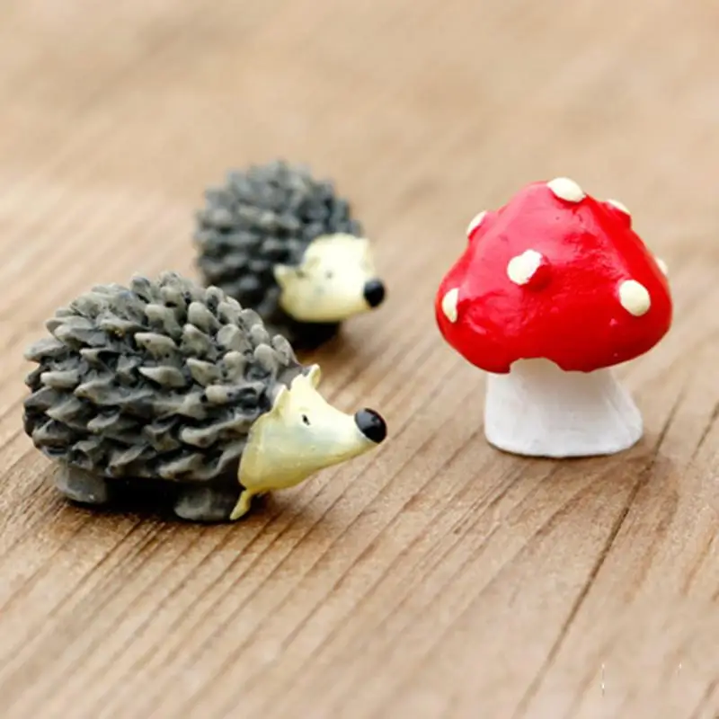 

3Pcs/set Figures mini hedgehog with red dot mushroom miniatures Artificial moss terrarium resin crafts Action Toy