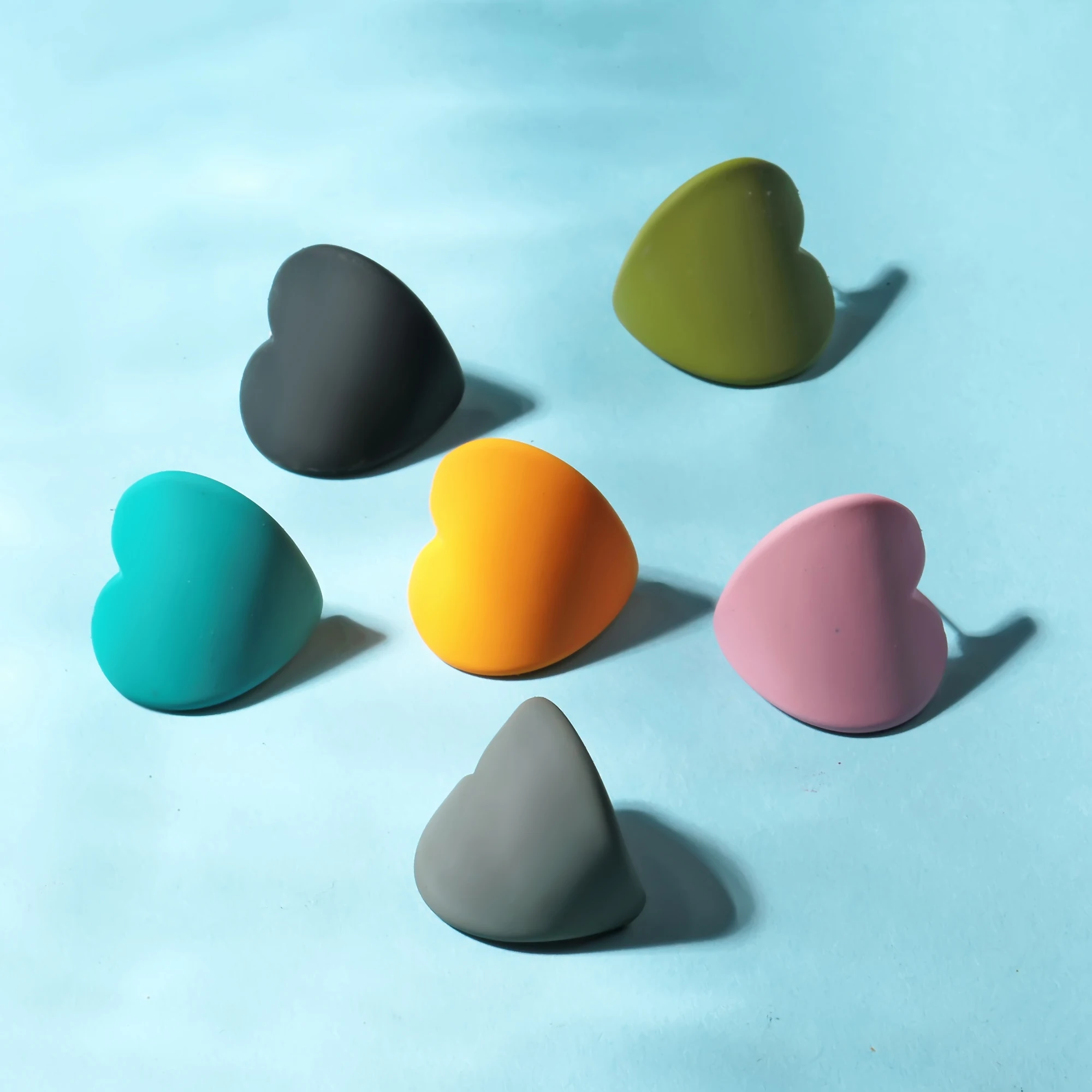 

New Candy-colored Acrylic Lover Heart Earrings for Women Cute Small Stud Earings Fashion Jewelry Korean Style Women Accessories