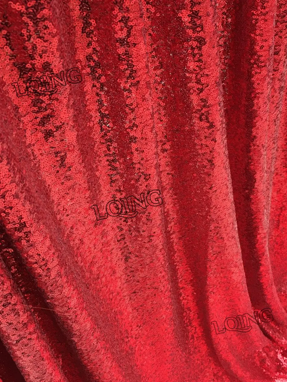 red sequin backdrop-08