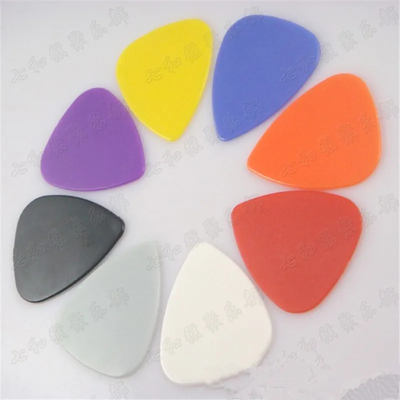 100pcs-lot-mix-color-Plastic-guitar-picks-with-No-logo-printing-0-81mm-Guitar-Plectrums-free.jpg_640x640