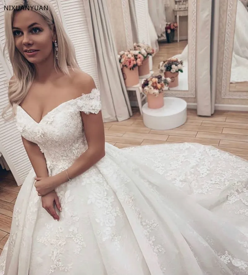 Uit De Schouder Trouwjurk 2020 Puffy Kant Applicaties Plus Size Ivoor Lange Trein Kerk Gazon Vestido De Novia Toga voor Bruid Uit De Schouder Trouwjurk 2020 Puffy Kant Applicaties Plus Size Ivoor Lange Trein Kerk Gazon Vestido De Novia Toga voor Bruid