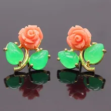 JINYAO чистого золота цвет зеленый камень и Коралловая Роза цветок серьги гвоздики для женщин Свадебная вечеринка ювелирные изделия