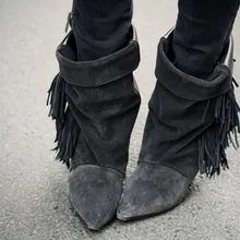 Красивые ботиночки с кисточками; высокое качество; туфли на шпильках; цвет черный, серый; замшевые ботильоны из нубука с бахромой; Женская Осенняя обувь без застежки