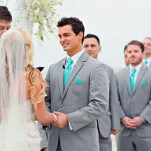 Дешевые Серый смокинг для жениха Нарядные Костюмы для свадьбы из двух частей официальный формальные мужские костюмы деловой, для жениха костюм(куртка+ штаны+ галстук-бабочка