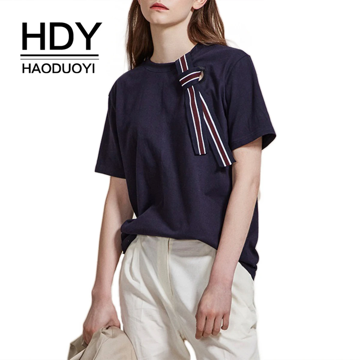 Женская футболка HDY Haoduoyi с вырезом спереди и цветным блоком лодочкой коротким
