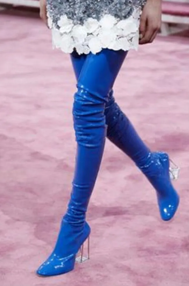 Красивые женские облегающие высокие сапоги 9 см высокий каблук из плексигласа выше колена обувь знаменитостей Прозрачный каблук красный синий черный размер 35-42