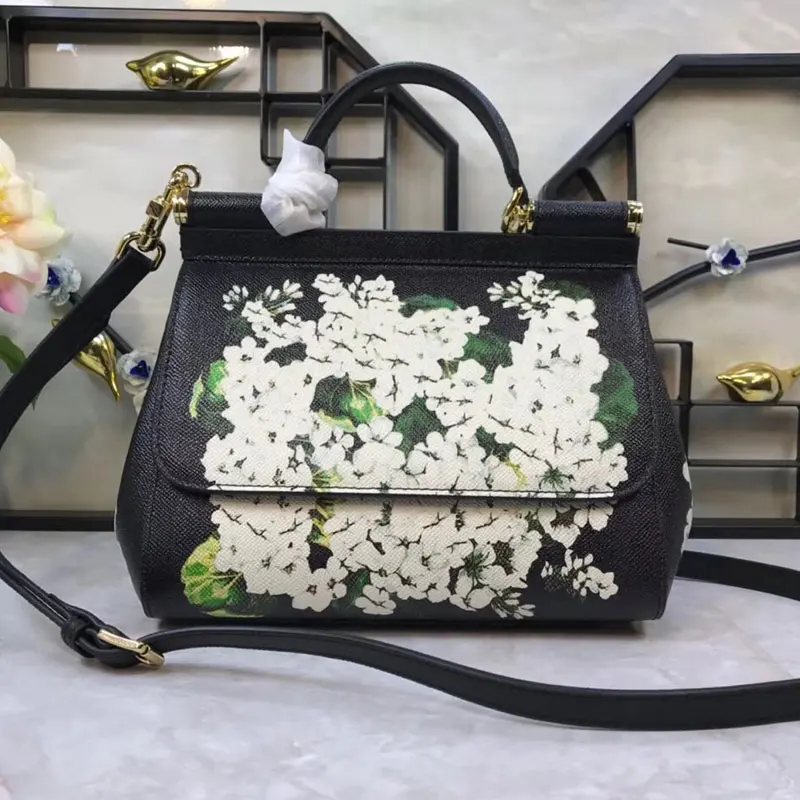 

Early Summer 2019 New Retro Flower Printing Leisure Baitao Cowhide Single Shoulder Skew Pack