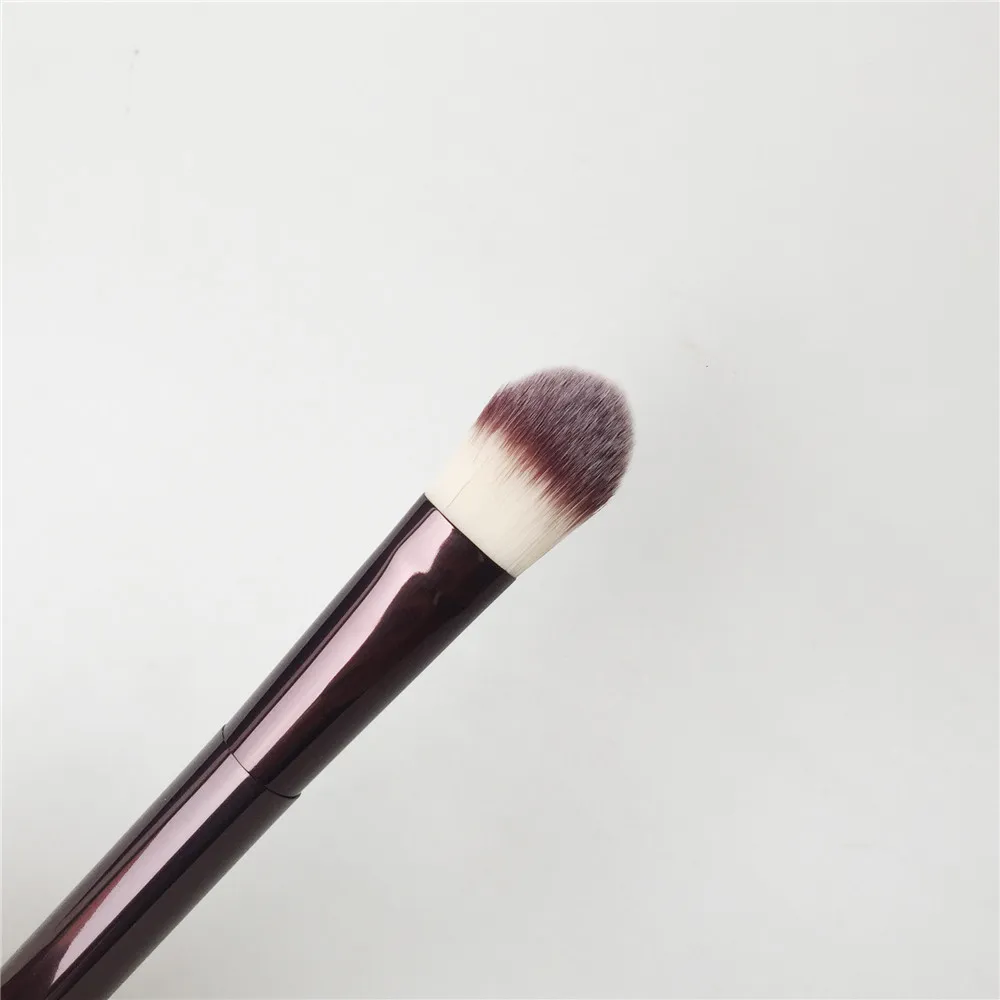Hourglass No.15 Foundation Brush _  2
