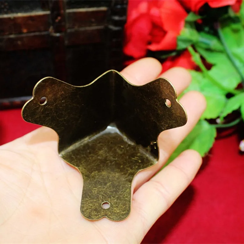 Bronze-Tone-Wooden-Box-Protector-Decor-Triangle-Corner-Anceient-Vintage-Flower-Wine-Gift-Box-Furniture-Cover (1)