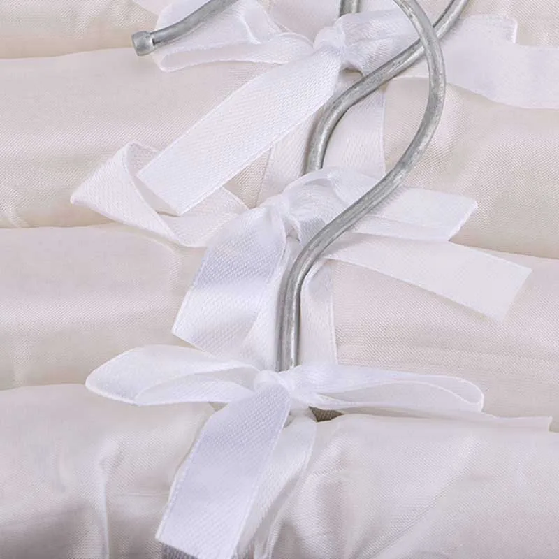 5 قطع متفوقة الأبيض كريم الحليب الحرير الأبيض غطاء مبطن الطفل معطف خطاف ملابس الشماعات الملابس خزانة التخزين حامل أداة