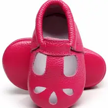 Новые Домашние тапочки из натуральной кожи, полые капли воды дизайна на высоком каблуке с Т-образным ремешком детские мокасины мягкие подошвы для маленьких мальчиков обувь для девочек для тех, кто только начинает ходить