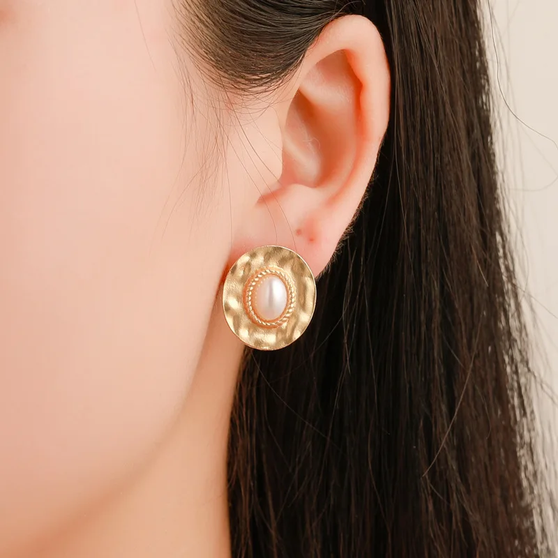 

Simulated Pearl Stud Earrings For Women Fashion Jewelry Vintage Geometric Round Metal Punk Earrings Golden Color Pendientes