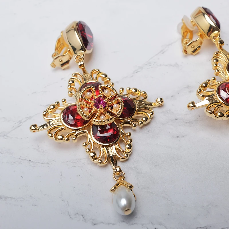 Красный цветок Модные серьги-клипсы с жемчугом купить в OCHA.RU