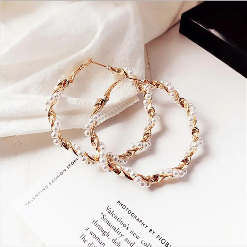 New Pearl Hoop Earrings for Women Exaggerates Oversize Pearl Circle Ear Rings Earrings Fashion Europe Nightclub Jewelry