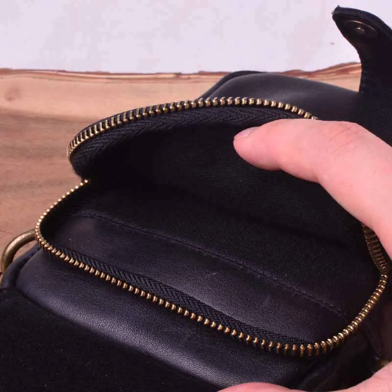 AETOO Casual fashion men's shoulder bags, leather vertical Crazy Horse leather retro business crossbody bag