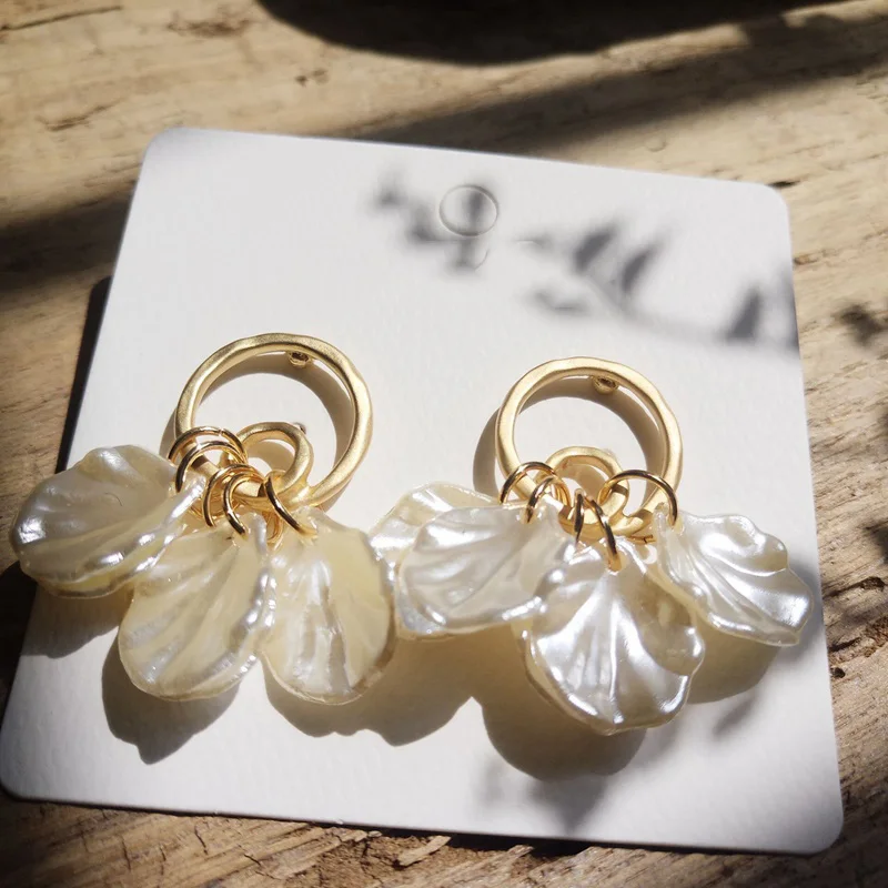 

Korean Style Transparent Flower Gold Color Personalized Elegant Earring Acrylic Petals pendientes For Girls Party