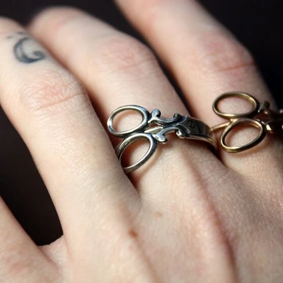 кольцо ножницы бижутерия. кольцо ножницы. кольцо ножницы. кольцо ножницы. серебряное кольцо ножницы.