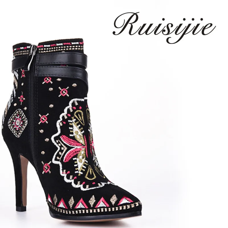 pointed toe biker boots