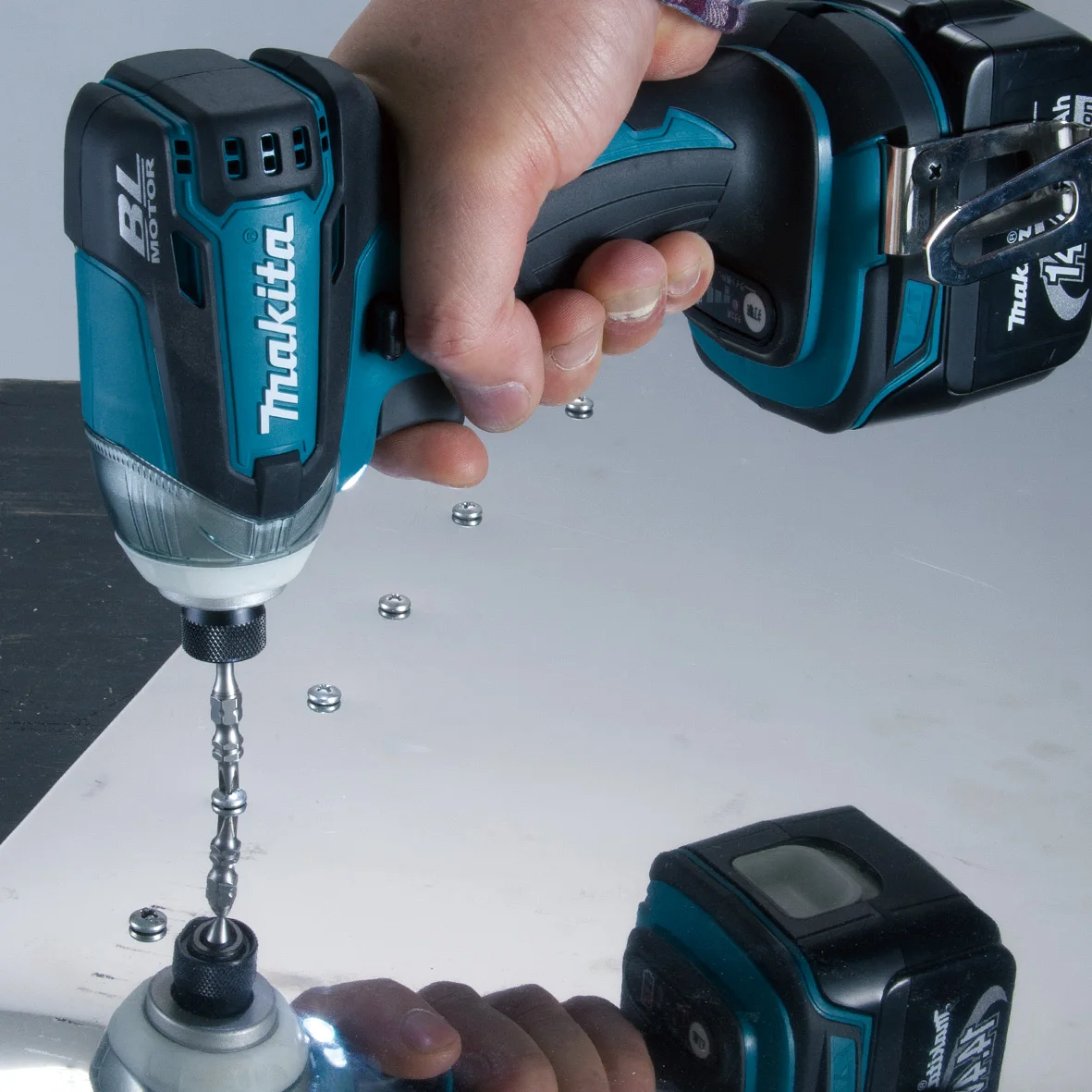 Аккумуляторный ударный шуруповерт Makita 14,4 В DTD136RFE 3, 2600 ИПМ об/мин бесщеточный электродвигатель постоянного тока Электроинструмент с защитой от пыли и дождя