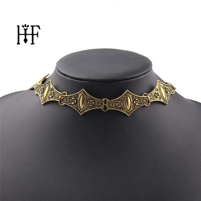 

Women Kolye Fan-shaped Carved Necklace Vintage Ethnic Gold Short Collar Choker Necklace Statement Jewelery For Women Gifts