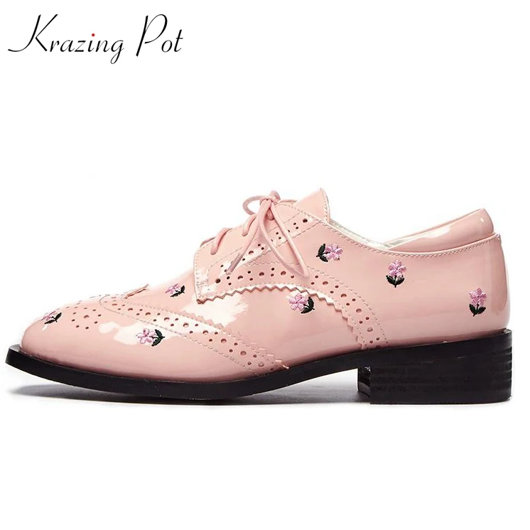 

Krazing pot recommend brand shoes round toe embroidery flower lace up thick med heels women pumps sweet British school shoes L20