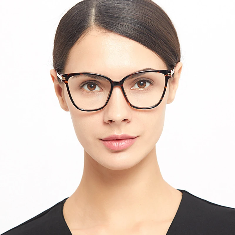 Какая оправа для очков сейчас. Очки для зрения модные. Очки для зрения женские модные. Модные стильные очки для зрения для женщин. Оправа для очков женская модная.