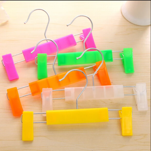 [Free shipping] Colorful Plastic Hanger with Clips for Pants and