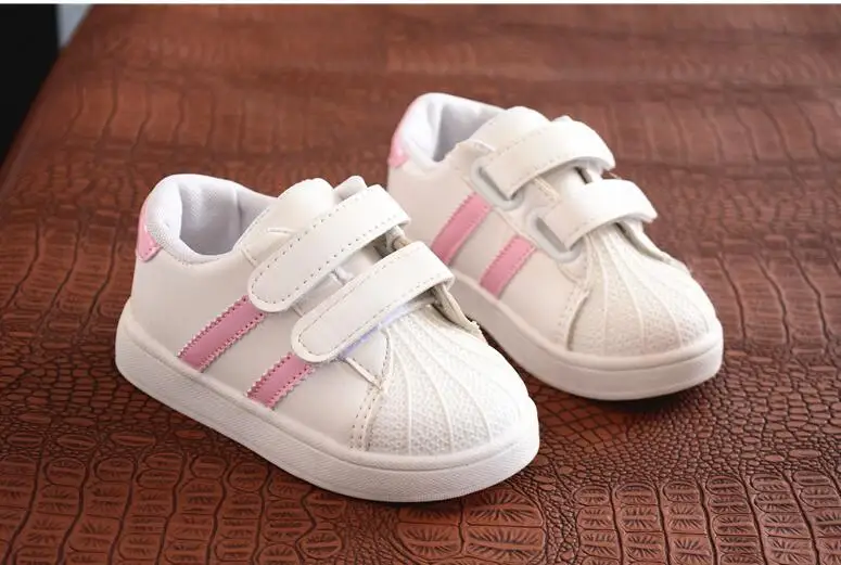 Детская обувь; кроссовки для мальчиков и девочек; обувь с нескользящей мягкой подошвой; удобные детские кроссовки; повседневная спортивная обувь белого цвета на плоской подошве для малышей