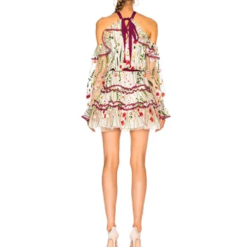 

the United States 2018 catwalk explosion models dress hanging neck strapless flounce mesh embroidered embroidered dre