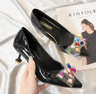 

2018 new color rivets bow patent leather shoes stiletto pointed low heel shallow mouth single shoes tide.
