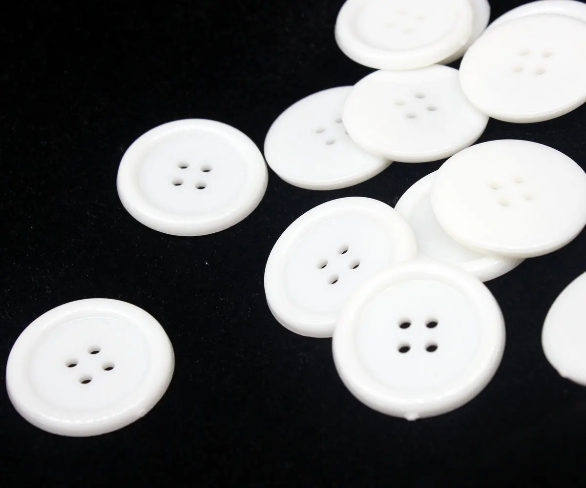 300pcs White Buttons Sewing nylon plastic Button Four Holes Buttons