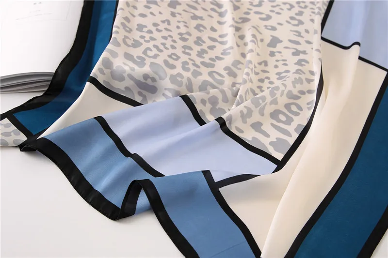 8383009922_2070773686