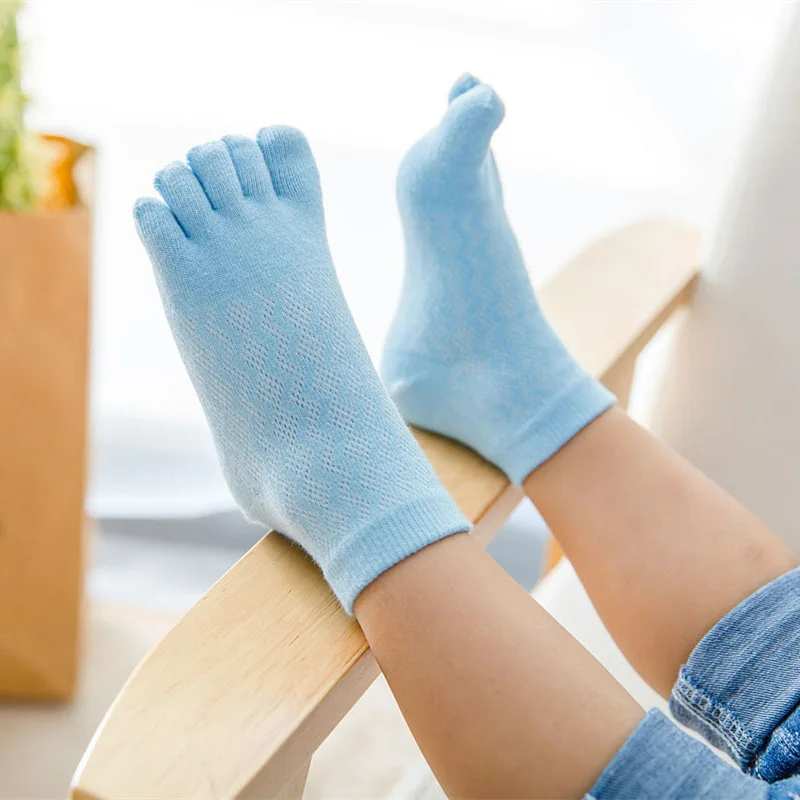 Новые однотонные детские носки милые носки для мальчиков и девочек Теплые хлопковые носки с пятью пальцами для детей - Цвет: Синий