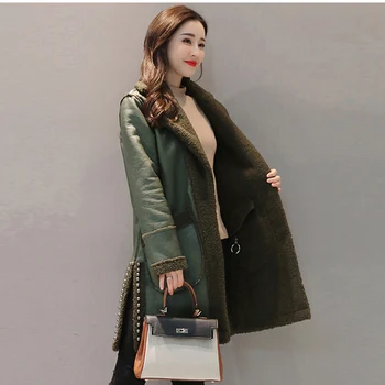 

Faux Leather Two Side Wear Jackets 2018 Winter New Women Lamb Fur Patchwork Coats Warm Slim Rivet Fashion Thicken Parkas YP1210