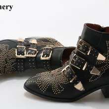 Новые кожаные ботинки с заклепками; ботильоны на толстом каблуке с ремешками и пряжкой; Украшенные шипами мотоциклетные ботинки; женские ботинки для верховой езды