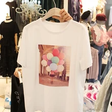 Шары с принтами белая футболка