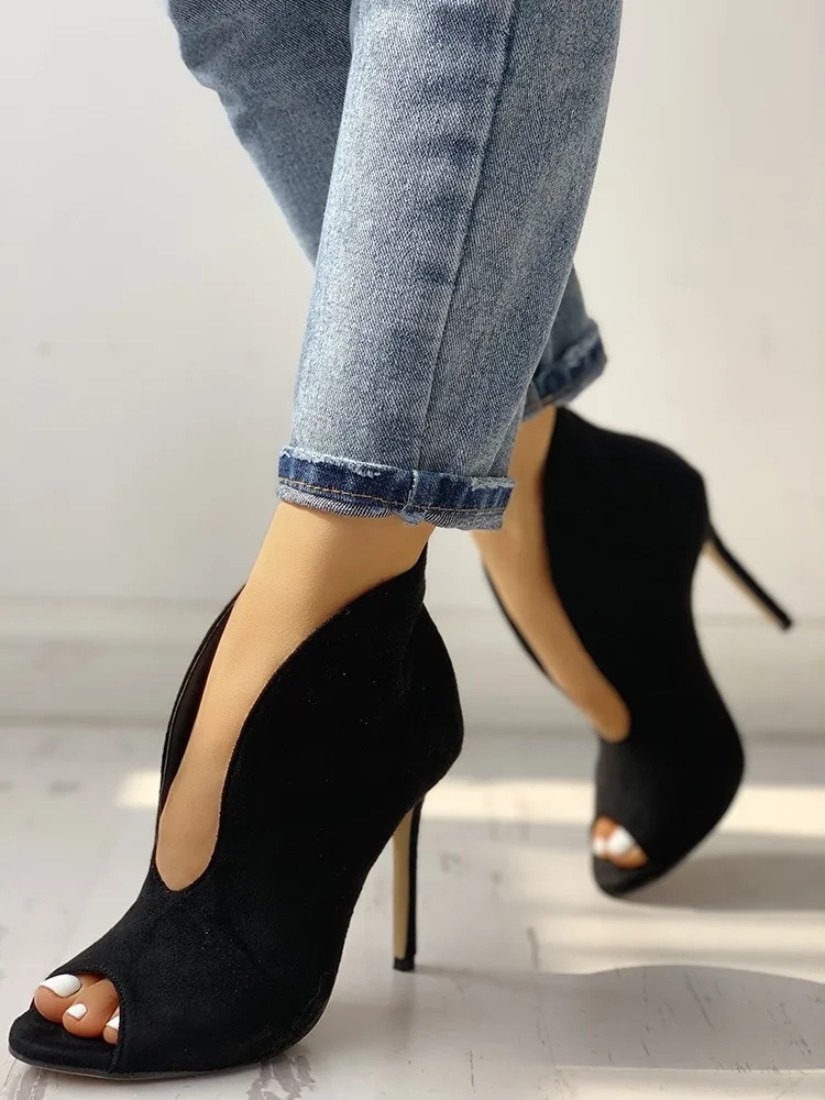 v cut peep toe booties