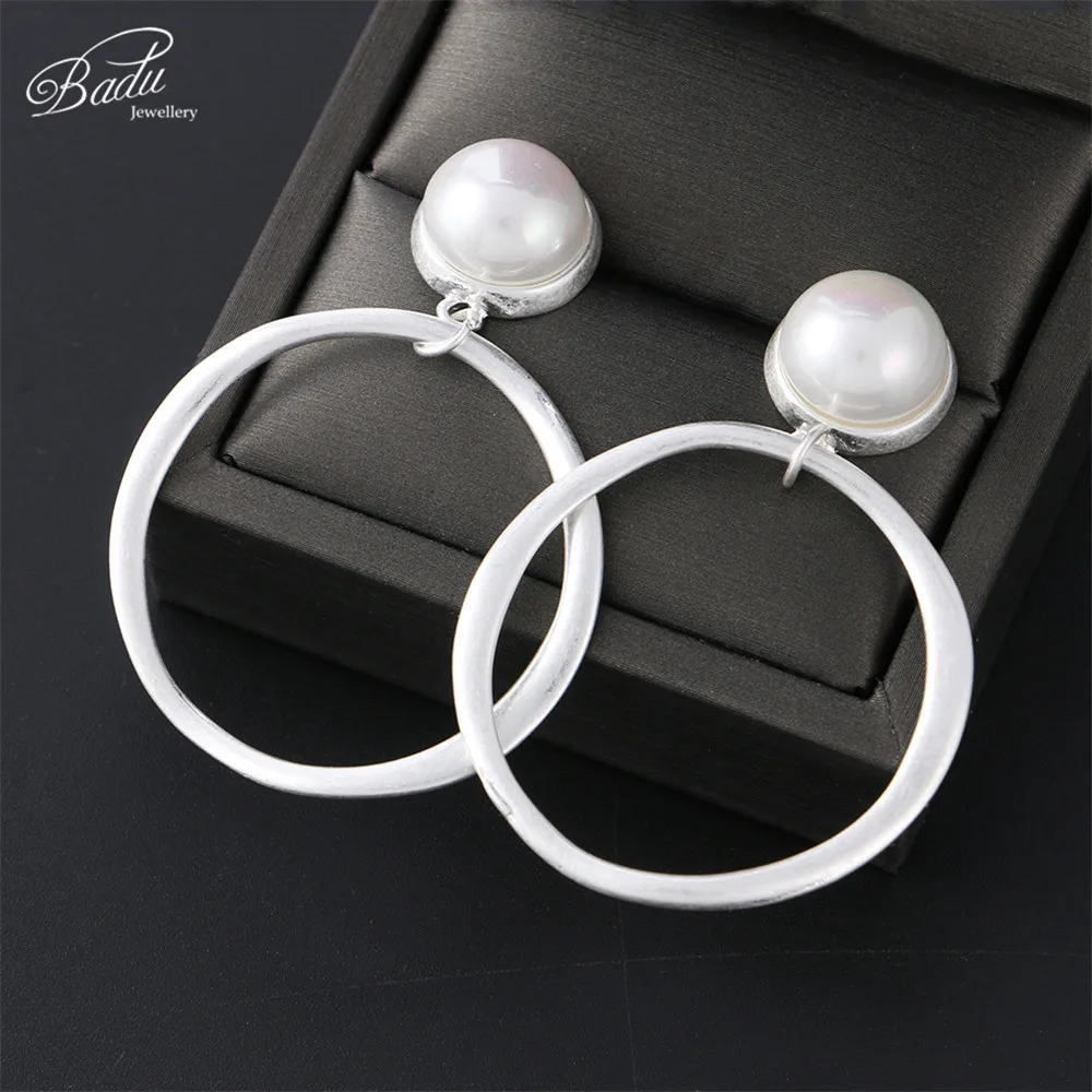 

Badu Big Vintage Metal Earring Simulated Pearl Stud Earrings for Women Statement Party Jewelry korean Style Wholesale