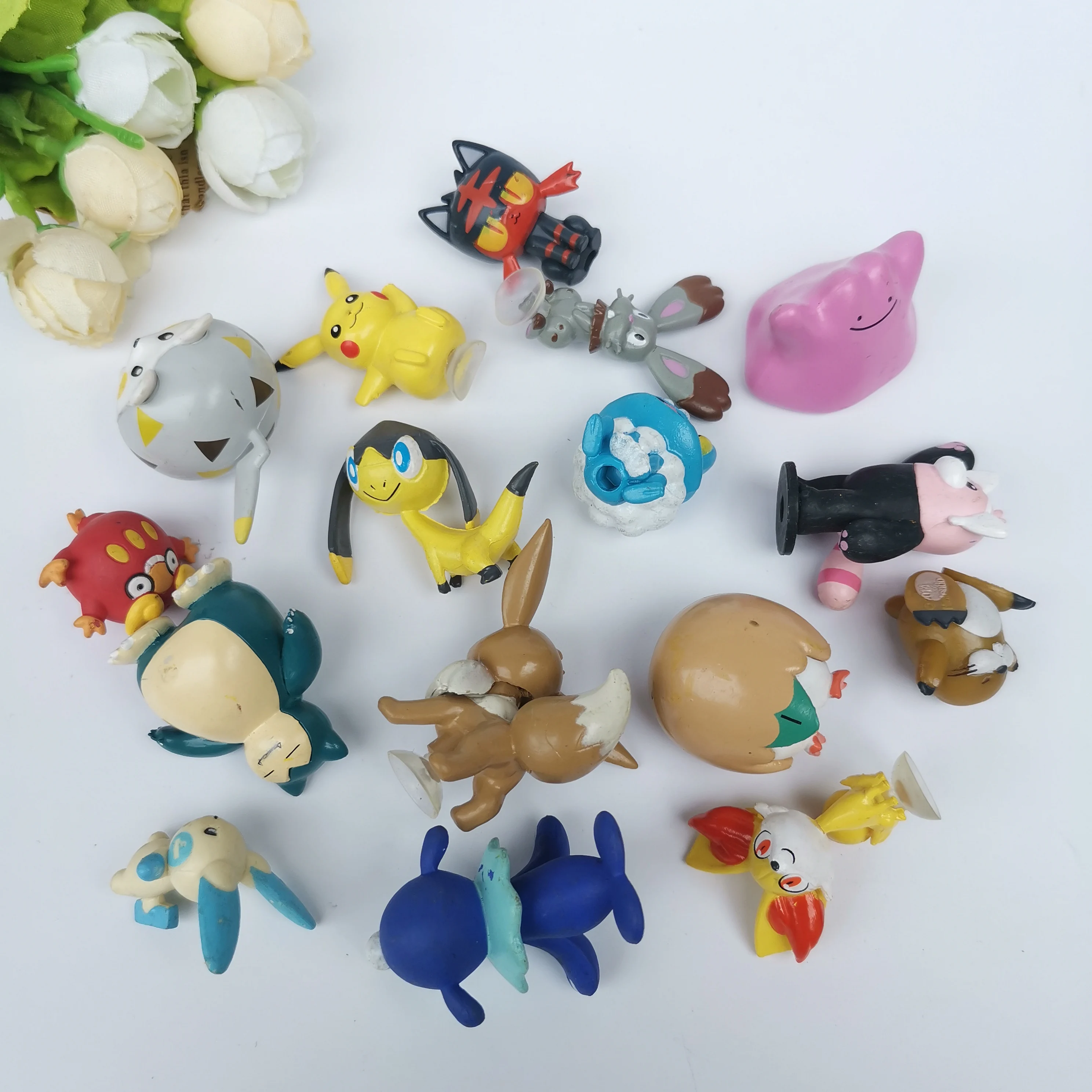 

new arrival 100pcs/bag original pvc solid material small pokmon anime 2-4cm random mixed