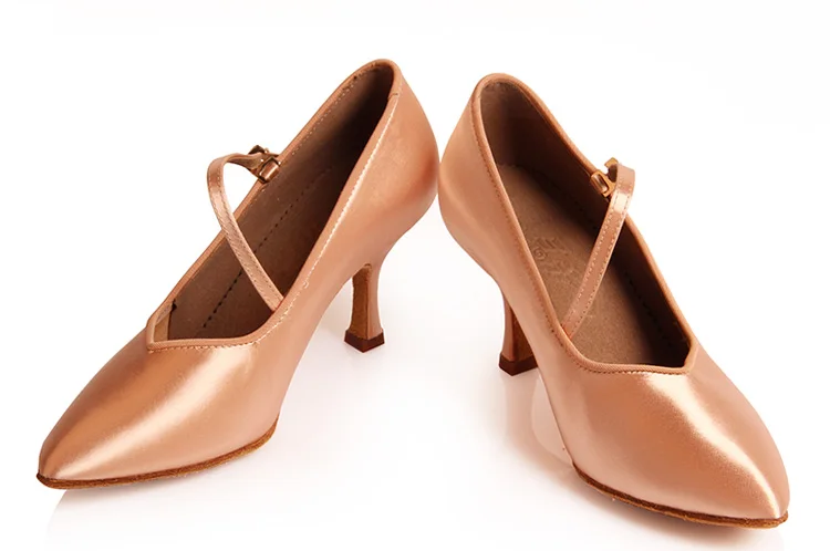 20161103_103000_010Ballroom Latin Dance shoes Soft Bottom girl Sports Shoes Modern Jazz shoe for Women for satin Feel fine BD138 Hot